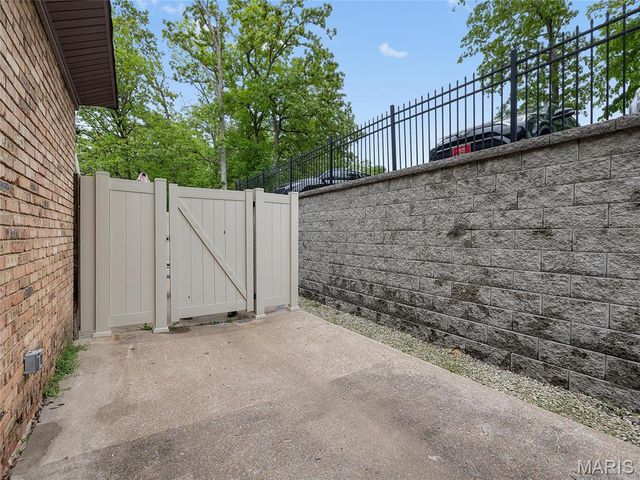 2759 Blackforest Drive, St Louis, MO 63129