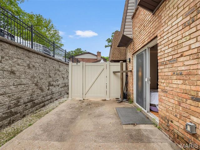2759 Blackforest Drive, St Louis, MO 63129