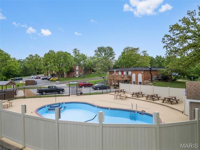 2759 Blackforest Drive, St Louis, MO 63129