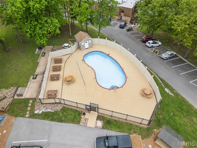 2759 Blackforest Drive, St Louis, MO 63129