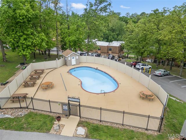 2759 Blackforest Drive, St Louis, MO 63129