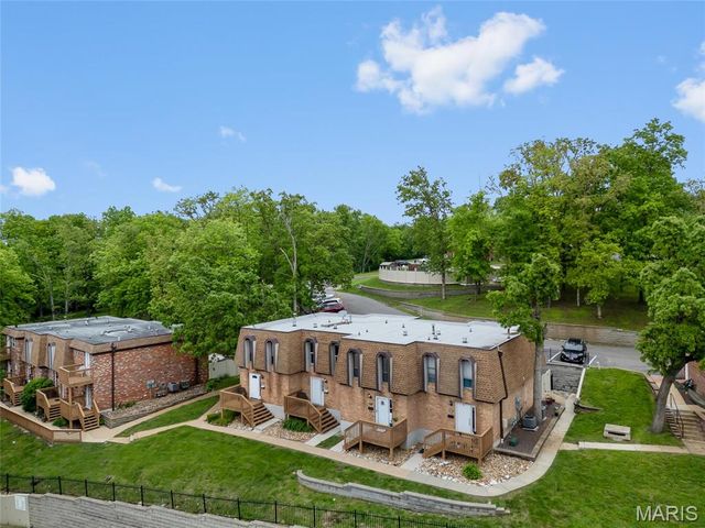 2759 Blackforest Drive, St Louis, MO 63129