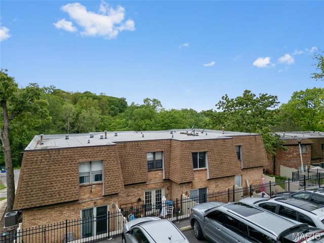 2759 Blackforest Drive, St Louis, MO 63129