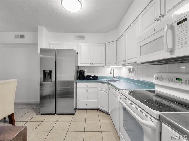 2759 Blackforest Drive, St Louis, MO 63129