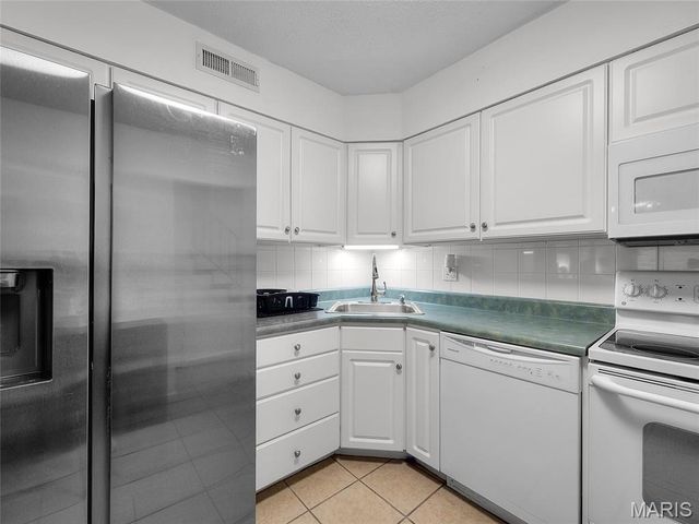 2759 Blackforest Drive, St Louis, MO 63129