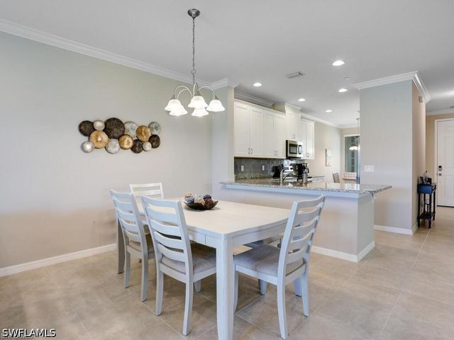 9378 Pocida CT 101, Naples, FL 34119