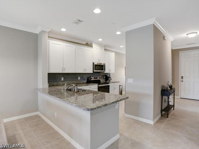 9378 Pocida CT 101, Naples, FL 34119