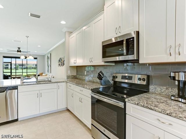 9378 Pocida CT 101, Naples, FL 34119