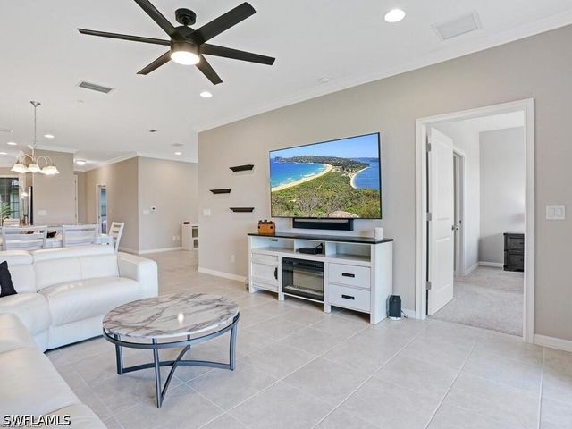 9378 Pocida CT 101, Naples, FL 34119