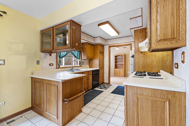 1580 Riverwood Drive, Algonquin, IL 60102