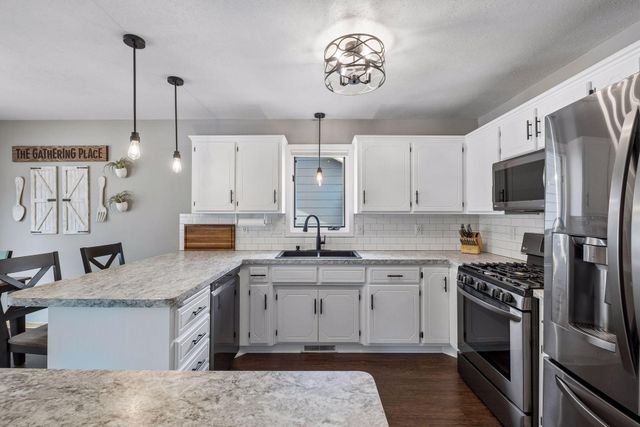 5533 Golfview Lane N, Oakdale, MN 55128