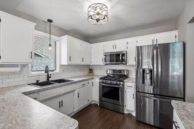 5533 Golfview Lane N, Oakdale, MN 55128