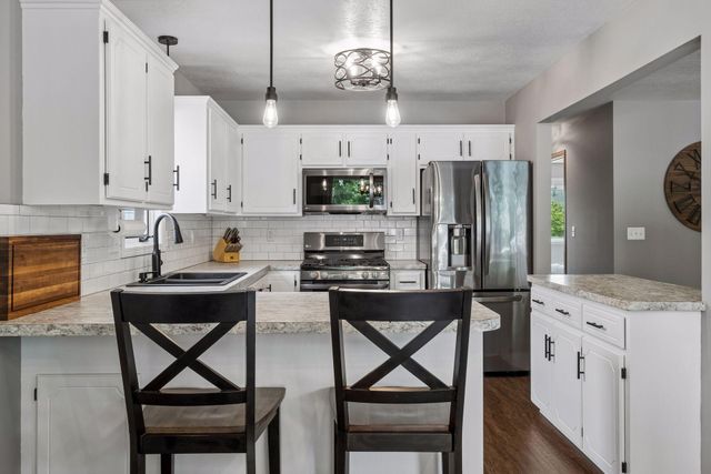 5533 Golfview Lane N, Oakdale, MN 55128