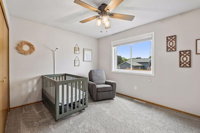 5533 Golfview Lane N, Oakdale, MN 55128
