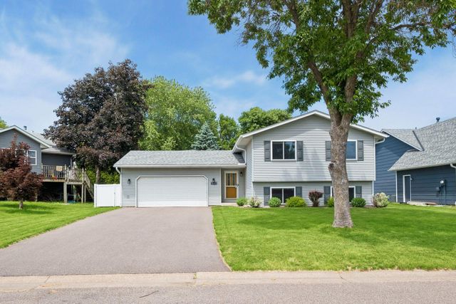 5533 Golfview Lane N, Oakdale, MN 55128