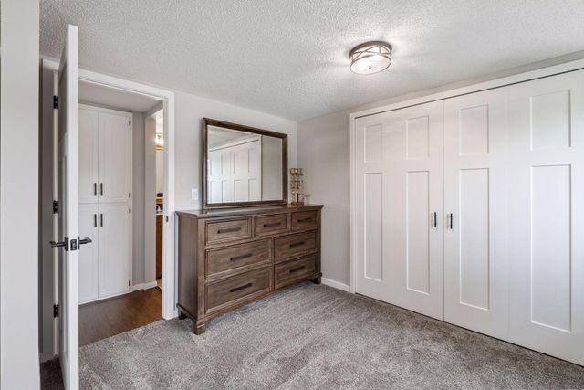 5533 Golfview Lane N, Oakdale, MN 55128