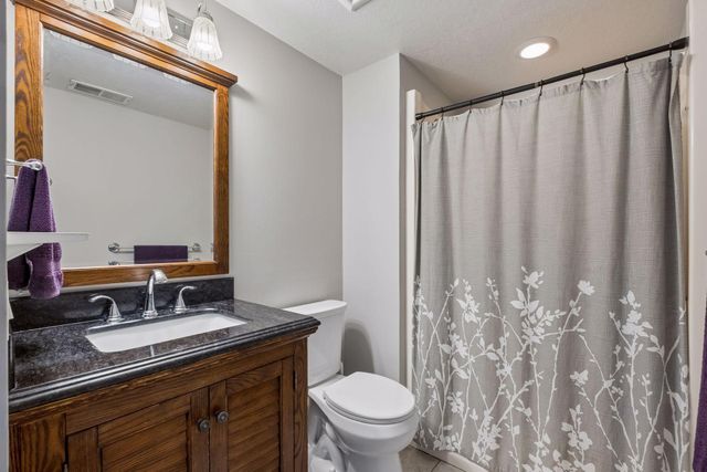 5533 Golfview Lane N, Oakdale, MN 55128
