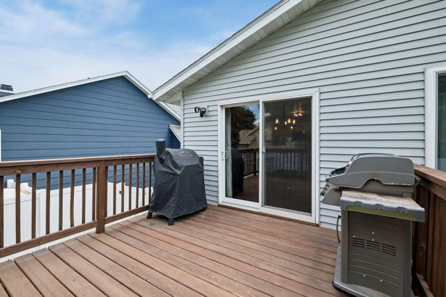 5533 Golfview Lane N, Oakdale, MN 55128