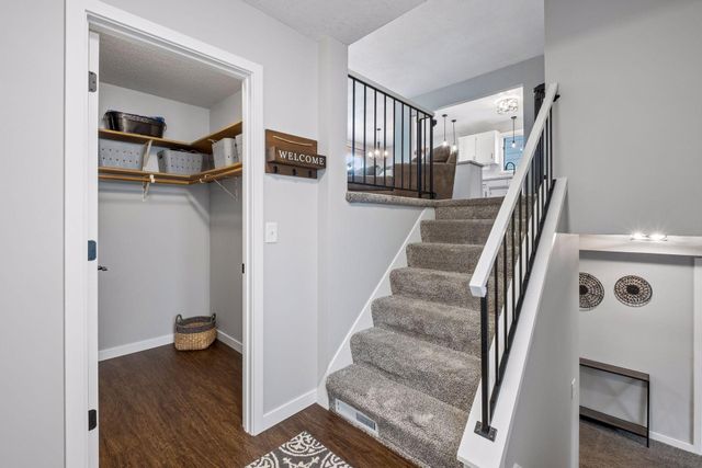 5533 Golfview Lane N, Oakdale, MN 55128