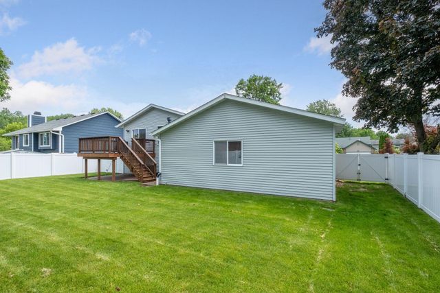 5533 Golfview Lane N, Oakdale, MN 55128