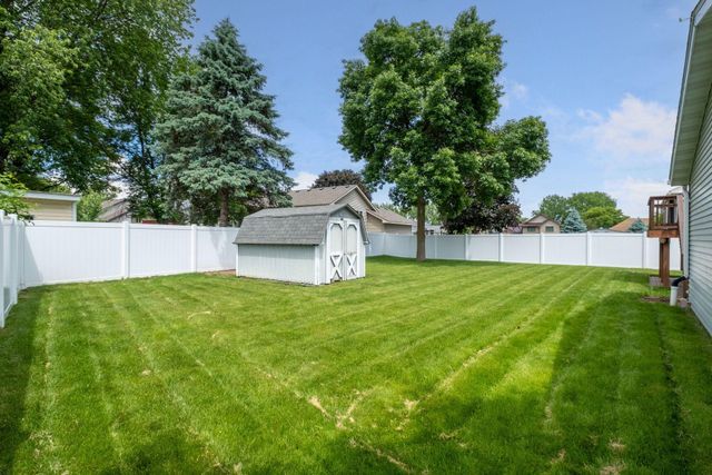 5533 Golfview Lane N, Oakdale, MN 55128