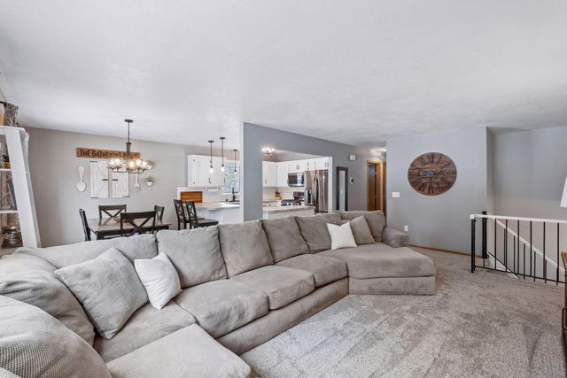 5533 Golfview Lane N, Oakdale, MN 55128
