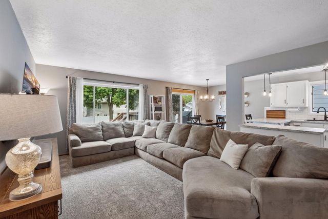 5533 Golfview Lane N, Oakdale, MN 55128