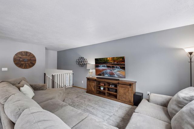 5533 Golfview Lane N, Oakdale, MN 55128
