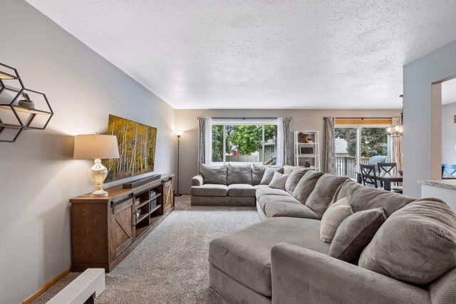 5533 Golfview Lane N, Oakdale, MN 55128