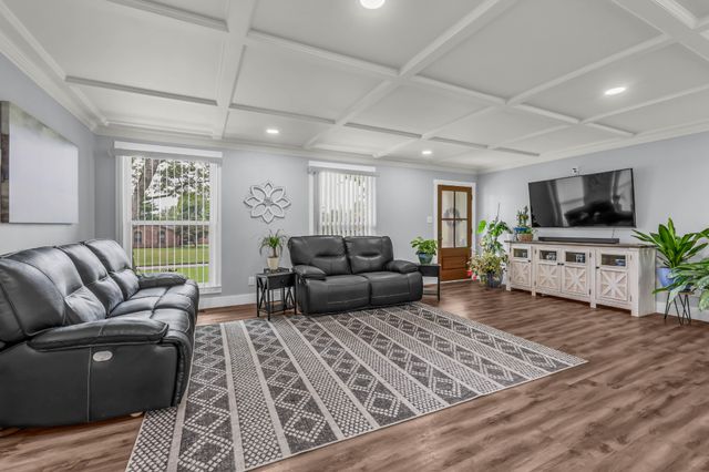 341 Kimbrough Rd, Clarksville, TN 37043