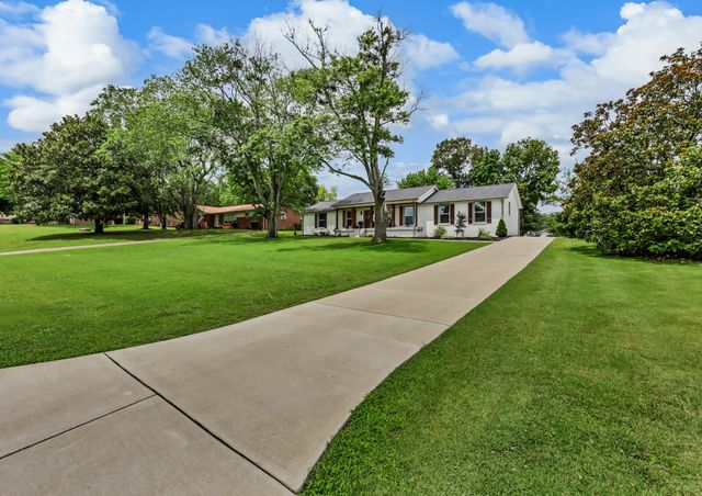 341 Kimbrough Rd, Clarksville, TN 37043