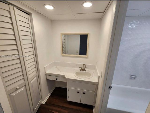 3061 NW 47th Terrace 327B, Lauderdale Lakes, FL 33313