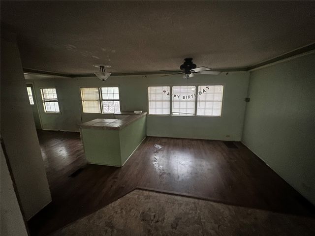 1832 Smokehouse Road, Granbury, TX 76049