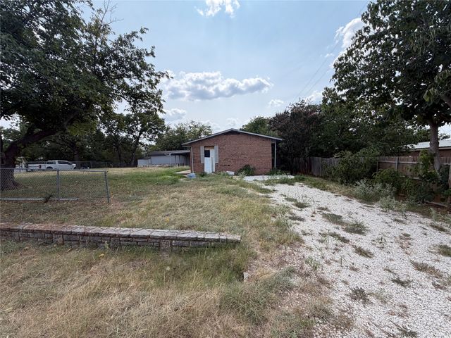 1832 Smokehouse Road, Granbury, TX 76049