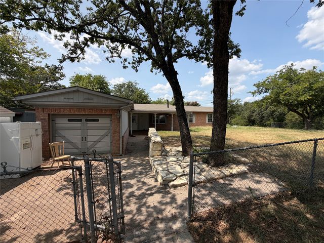 1832 Smokehouse Road, Granbury, TX 76049
