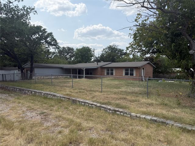 1832 Smokehouse Road, Granbury, TX 76049