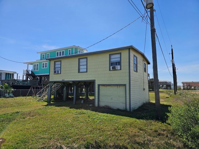 605 Texas Street, Surfside Beach, TX 77541