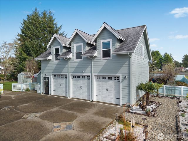 655 Skamokawa Court SE, Ocean Shores, WA 98569