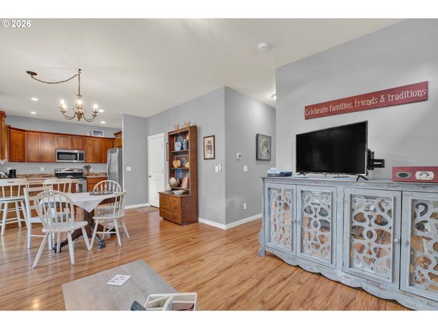518 RABER Rd, Eugene, OR 97402