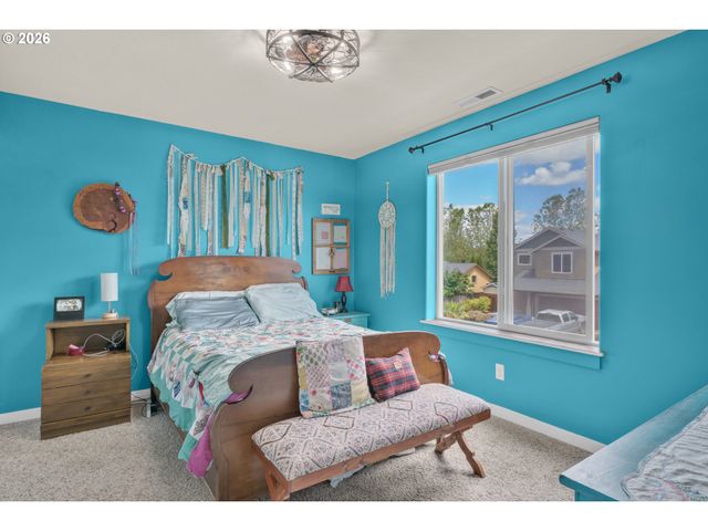 518 RABER Rd, Eugene, OR 97402