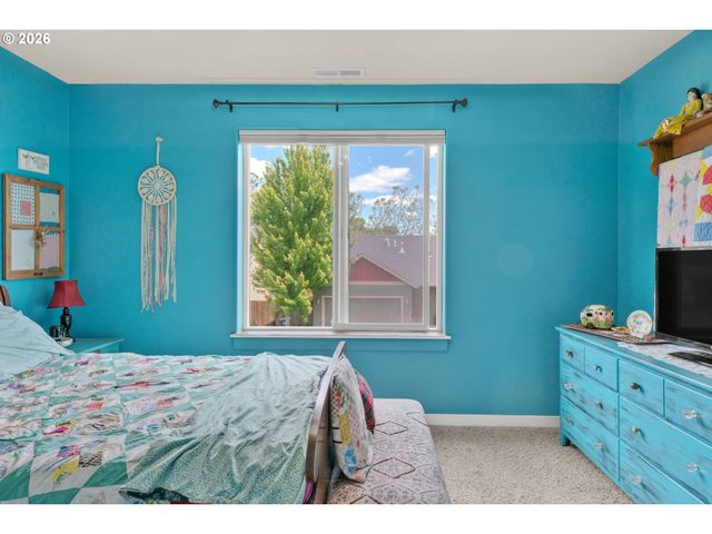 518 RABER Rd, Eugene, OR 97402