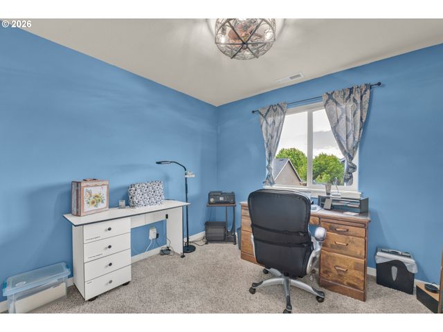 518 RABER Rd, Eugene, OR 97402