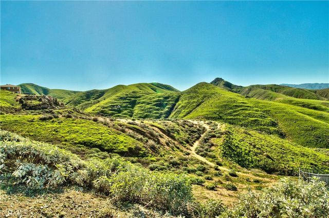 16861 Ridge Cliff Drive, Riverside, CA 92503