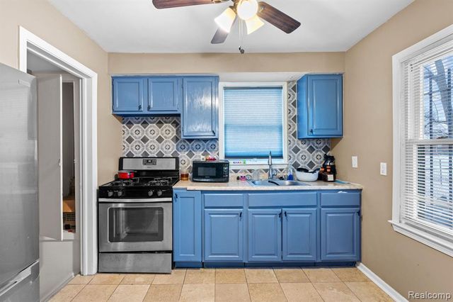 10517 Curtis Street, Detroit, MI 48221