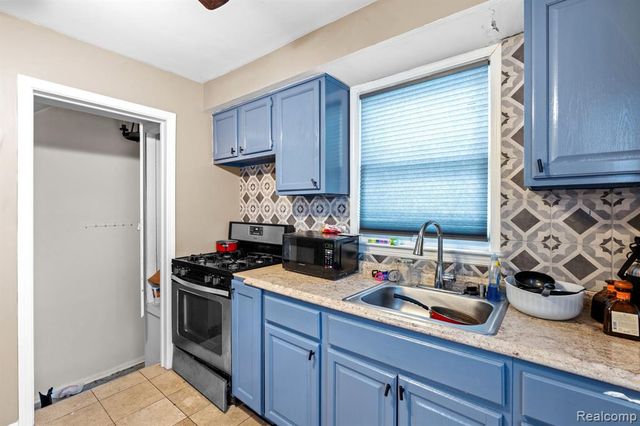 10517 Curtis Street, Detroit, MI 48221