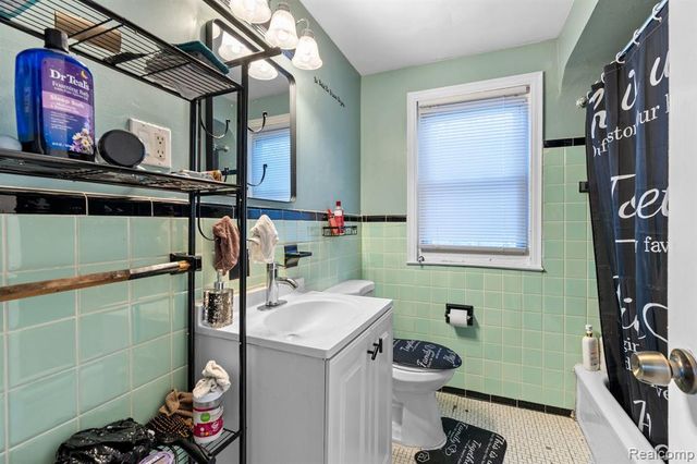 10517 Curtis Street, Detroit, MI 48221