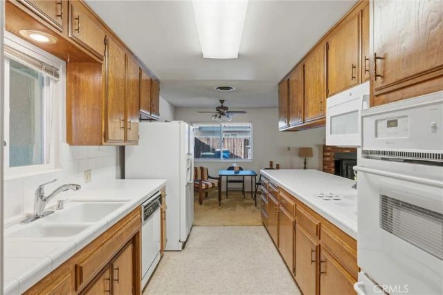 2408 Courtleigh Drive, Bakersfield, CA 93309