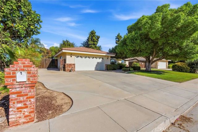 2408 Courtleigh Drive, Bakersfield, CA 93309