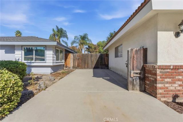 2408 Courtleigh Drive, Bakersfield, CA 93309