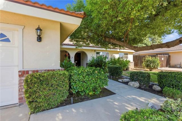2408 Courtleigh Drive, Bakersfield, CA 93309